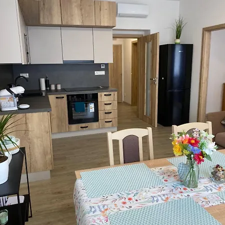 Perla Hradce 102 Apartment Hradec Kralove Exterior photo